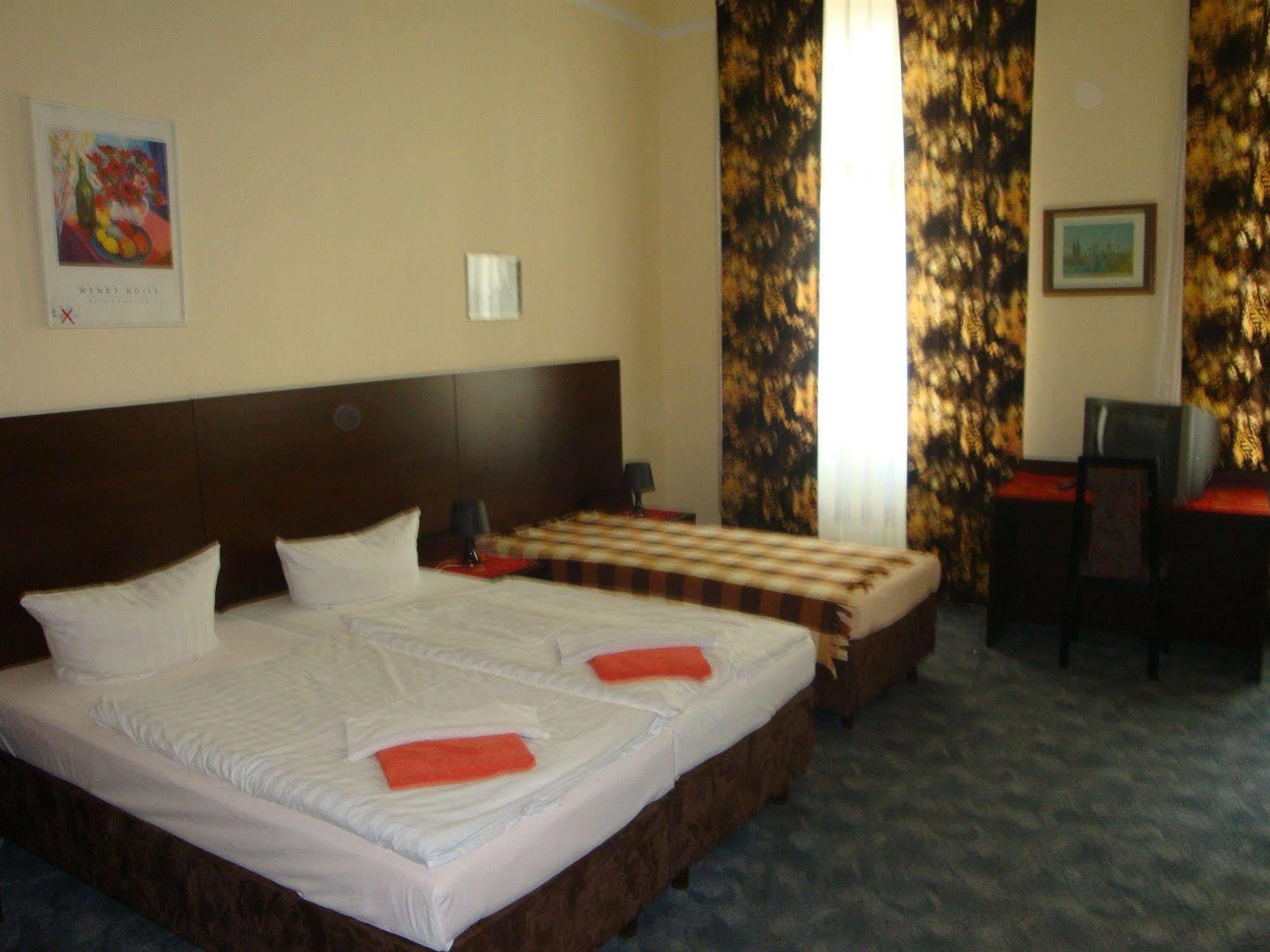 Hotel-Pension Insel Rugen Берлин Экстерьер фото