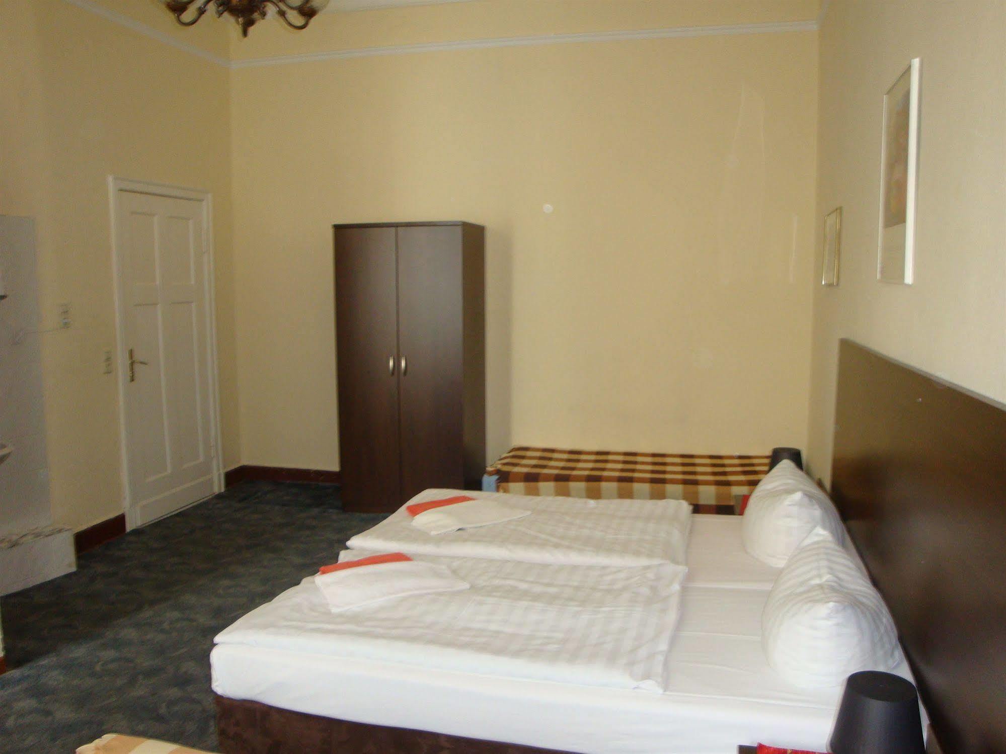 Hotel-Pension Insel Rugen Берлин Экстерьер фото